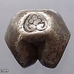 พดด้วง ขนาด 1 บาท ตราอุทุมพร สมัยอยุธยา