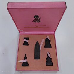 ชุดเบญจภาคีมหามงคล พระยอดขุนพลเนื้อชิน สมเด็จพระพุฒาจารย์ (เกี่ยว อุปเสโณ) คณะแพทย์ศาสตร์ศิริราชพยาบาล จัดสร้าง ปี2554 พร้อมกล่องเดิม