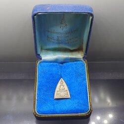 เหรียญหลวงพ่อพระพุทธโสธร พิมพ์ 2 หน้า เนื้อเงิน รุ่นญสส. สมเด็จพระสังฆราช ปี 2533 พร้อมกล่องเดิม