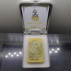 พระผงสมเด็จ ญสส. 100 ปี (พิมพ์กรรมการพิเศษ) โรยผงตะไบ ตระกุดทอง หลังหยดน้ำ แช่น้ำมนต์ วัดบวรนิเวศวิหาร ปี56 พร้อมกล่องสแตนเลส