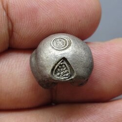 พดด้วง ขนาด 1 บาท สมัยกรุงศรีอยุธยา ตราราชวัตร 9 จุด สภาพสวย