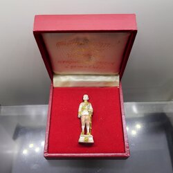 สมเด็จพระปิยมหาราช รุ่นทรัพย์เพิ่มพูน เนื้อเงินสามกษัตริย์ (ลอยองค์ ทรงยืน) พิธีชัยมังคลาภิเษก ณ พระอุโบสถวัดสุทัศน์เทพวราราม ปี2540 พร้อมกล่องเดิม หายาก