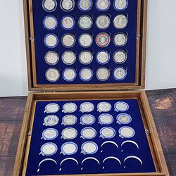 ครบชุด 43 วาระ เหรียญกษาปณ์ที่ระลึก เนื้อเงิน ชนิด 600 บาท ที่ผลิตในสมัยรัชกาลที่9 พร้อมกล่องจัดเก็บเหรียญ