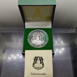 เหรียญพระพุทธโสธร เนื้อเงินขัดเงา 3 มิติ รุ่นย้อนยุคสร้างโบสถ์ วัดโสธรวรารามวรวิหาร พ.ศ.2539 พร้อมกล่องเดิม