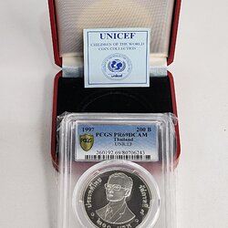 เหรียญเงินขัดเงา 200 บาท เด็กเล่นหมากเก็บ ที่ระลึก 50 ปี กองทุนสงเคราะห์เด็กแห่งสหประชาชาติ UNICEF พ.ศ.2540 เหรียญเกรด PCGS PR 69 DCAM