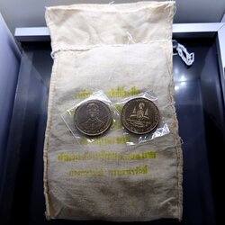 เหรียญยกถุง (50 เหรียญ) เหรียญ 20 บาท ที่ระลึกกาญจนาภิเษก ปี2539 ไม่ผ่านใช้