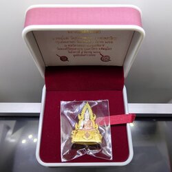 พระพุทธชินราช ลอยองค์ เนื้อเงิน ชุบสามกษัตริย์ขัดเงา (พิมพ์ใหญ่) กรมตำรวจรุ่นแรก รุ่น “ประวัติศาสตร์” ปี2562 พร้อมกล่องเดิม