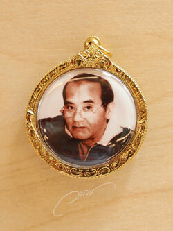 ล็อกเก็ตรูปภาพ เลี่ยมกรอบทอง ล็อกเก็ตพ่อแม่ ล็อกเก็ตเลี่ยมทอง Locket By WANICH