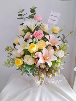 แจกันดอกไม้ประดิษฐ์