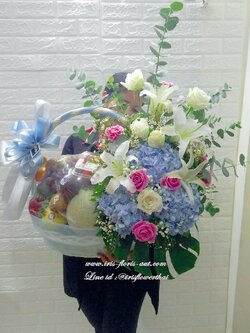 กระเช้าผลไม้ดอกไม้