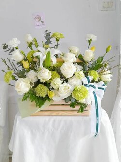 กระเช้าดอกไม้สด