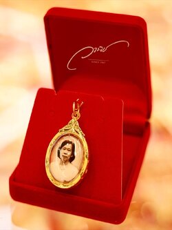 ล็อกเก็ตหินเลี่ยมกรอบทองคำ #ของขวัญทรงคุณค่า #ให้คนที่คุณรักอยู่กับคุณในทุกๆวัน