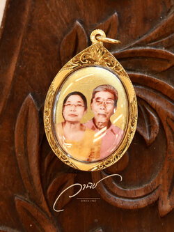 ล็อกเก็ต 2 หน้า เลี่ยมกรอบทองคำแท้ By WANICH JEWELRY