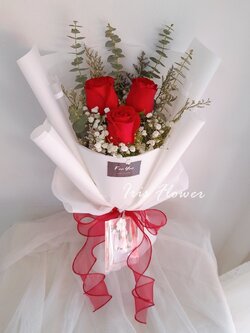 ช่อดอกกุหลาบ 3 ดอก