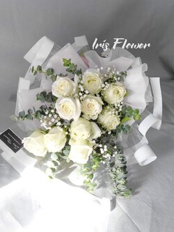 ช่อดอกกุหลาบสีขาว