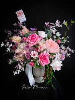 แจกันดอกไม้ประดิษฐ์