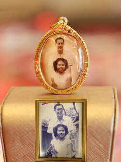 ล็อกเก็ตเลี่ยมกรอบทอง ล็อกเก็ตพ่อแม่ จี้รูปพ่อแม่ เลี่ยมกรอบทองคำแท้