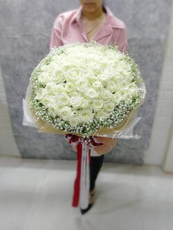 ช่อดอกกุหลาบสีขาว 50 ดอก