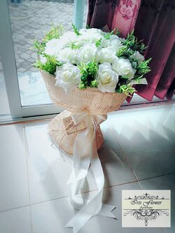 ช่อดอกกุหลาบสีขาว