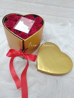 กล่องดอกไม้หัวใจ 2 ชั้น & Ferreo Rocher 16 ลูก (ขนาด 21x18x18.3 cm.)