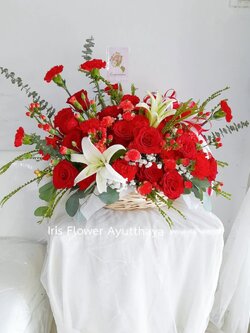 กระเช้าดอกกุหลาบ ลิลลี่ คาร์เนชั่น