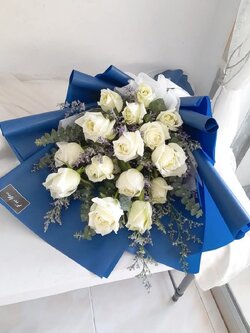 ่ช่อดอกกุหลาบสีขาว