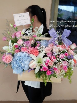 กระเช้าดอกไฮเดนยเยีย กุหลาบ ลิลลี่