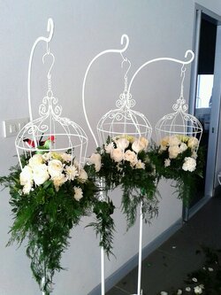 กรงนกประดับดอกกุหลาบ