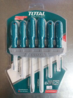 TOTAL ชุดไขควง 6 ตัวชุด (ปากแบน + แฉก) พร้อมแผงแขวนผนัง รุ่น THTDC250601 ( 6 pcs Screwdriver Set )