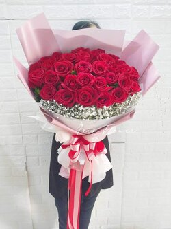 ช่อดอกกุหลาบสีแดง 30 ดอก