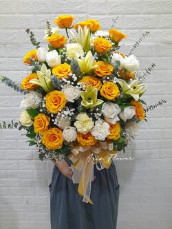 แจกันดอกกุหลาบลิลลี่