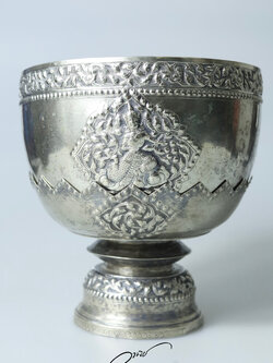 ชุดเครื่องเงิน ขันเงินและพานเงินแท้ แกะลายพระเมขลา