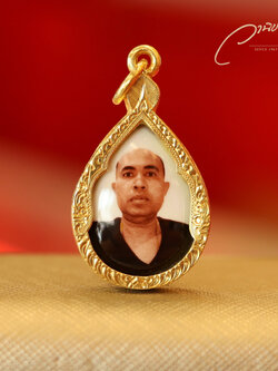 ล็อกเก็ตรูปภาพ เลี่ยมกรอบทองคำทรงหยดน้ำ By WANICH JEWELRY