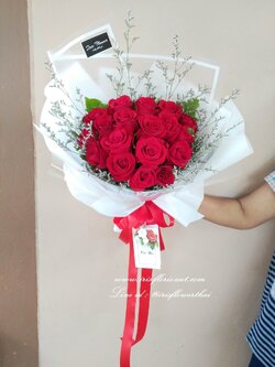 ช่อดอกกุหลาบสีแดง