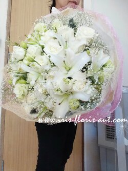 ช่อดอกกุหลาบ ลิลลี่ ไรเซนทัส