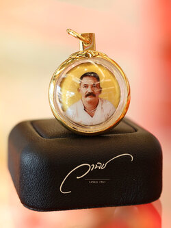 รับทำล็อกเก็ตรูปพ่อแม่ เลี่ยมกรอบทองคำแท้ By WANICH JEWELRY