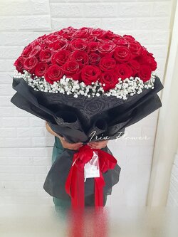 ช่อดอกกุหลาบแดง 100 ดอก