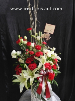 แจกันดอกลิลลี่ กุหลาบ โทนสีแดง