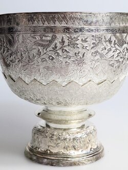 ชุดขันเงินและพานเงิน แกะลายนกกับต้นไม้