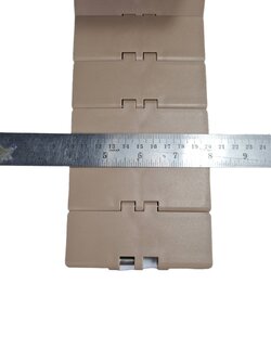 820-K400 Straight Top chain width 101.6 mm Pitch 38.1mm POM material Brow color สายพานลำเลียง(Conveyer) ขวดในโรงงานอุตสาหกรรมเป่าขวดหรือโรงงานผลิตน้ำ