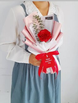 M002 มินิบูเก้ ช่อกุหลาบแดง 1 ดอก