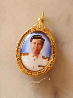 ล็อกเก็ตหินรูปพ่อแม่ เลี่ยมกรอบทองคำแท้ By WANICH JEWELRY