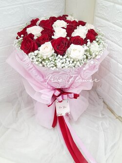 ช่อดอกกุหลาบสีขาวแดง