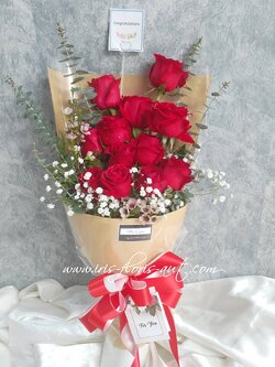 ช่อดอกกุหลาบสีแดง