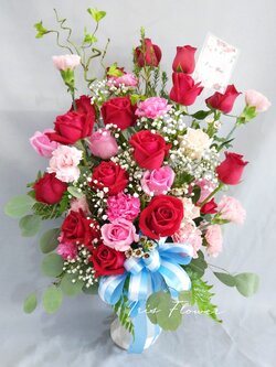 แจกันดดอกกุหลาบ