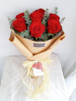 ช่อดอกกุหลาบ 7 ดอก