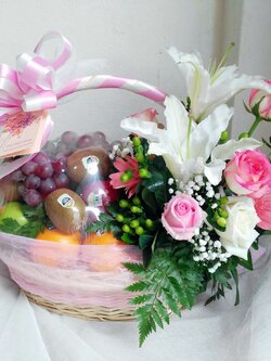 กระเช้าผลไม้ดอกไม้