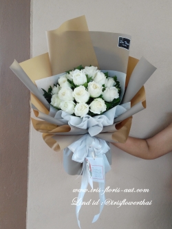 ช่อดอกกุหลาบสีขาว