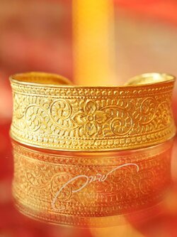 กำไลข้อมือทองคำ 96.5% งานเก่า แกะลายโบราณ หนัก 2 บาท