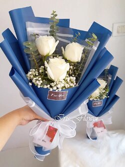 ช่อดอกกุหลาบ 3 ดอก